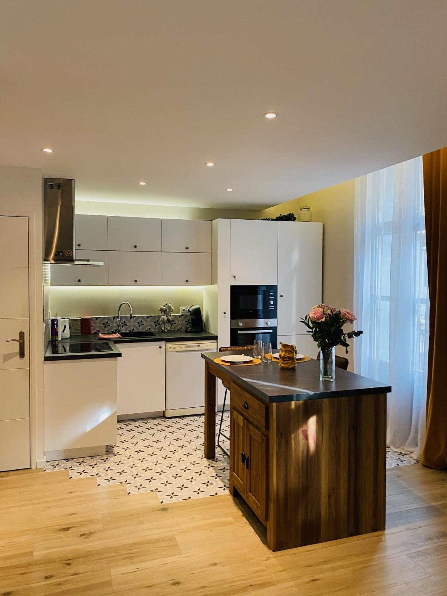 Douillet Et Coquet Appartement Climatise - Parking Prive Gratuit - Centre Монпелье Экстерьер фото